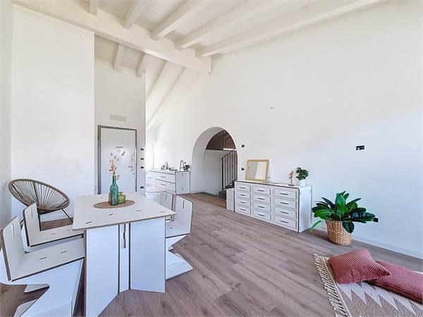 ESCLUSIVO QUADRILOCALE DI 180 MQ - SCUDERIE VILLA MORLANI