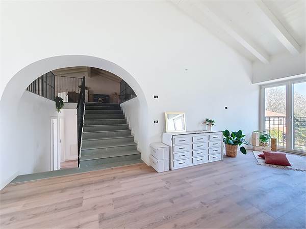 ESCLUSIVO QUADRILOCALE DI 180 MQ - SCUDERIE VILLA MORLANI